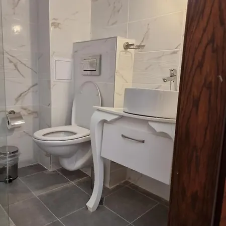 Kiara سينتس قسطنطين وهيلينا