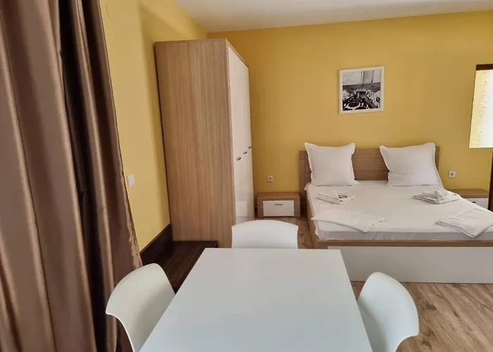 Kiara سينتس قسطنطين وهيلينا