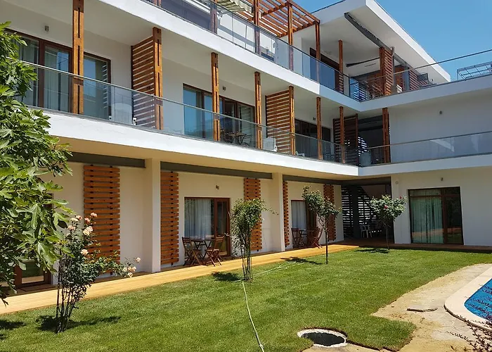 Kiara سينتس قسطنطين وهيلينا